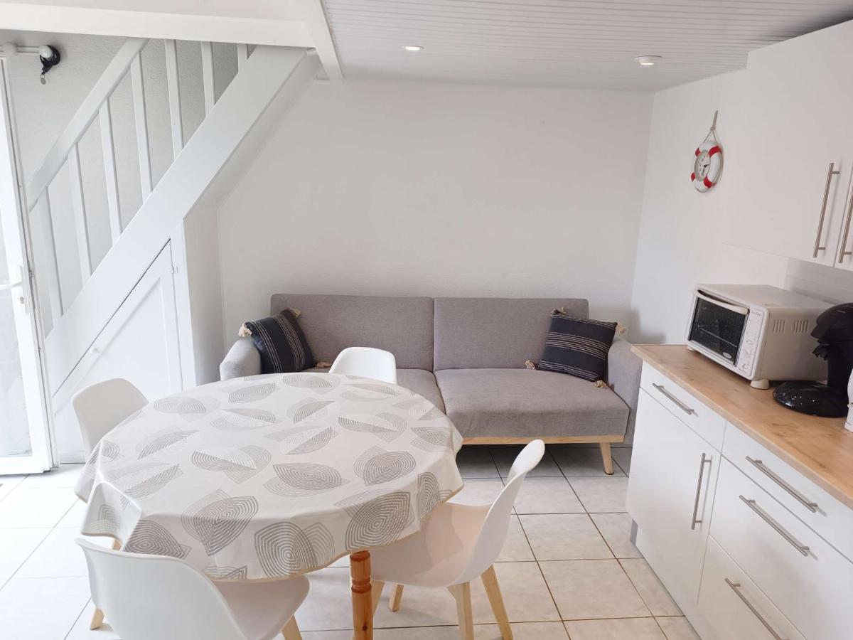 Maisonnette avec Terrasse, Parking à 800m de la Plage - FR-1-778-36 - Bed and Breakfast