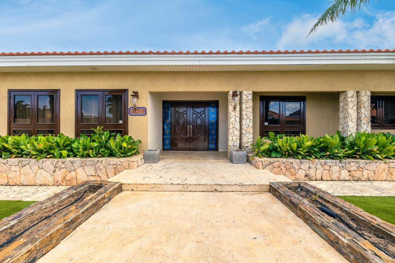 3BR Villa Serene Grace with Private Pool by Bocobay - B&B