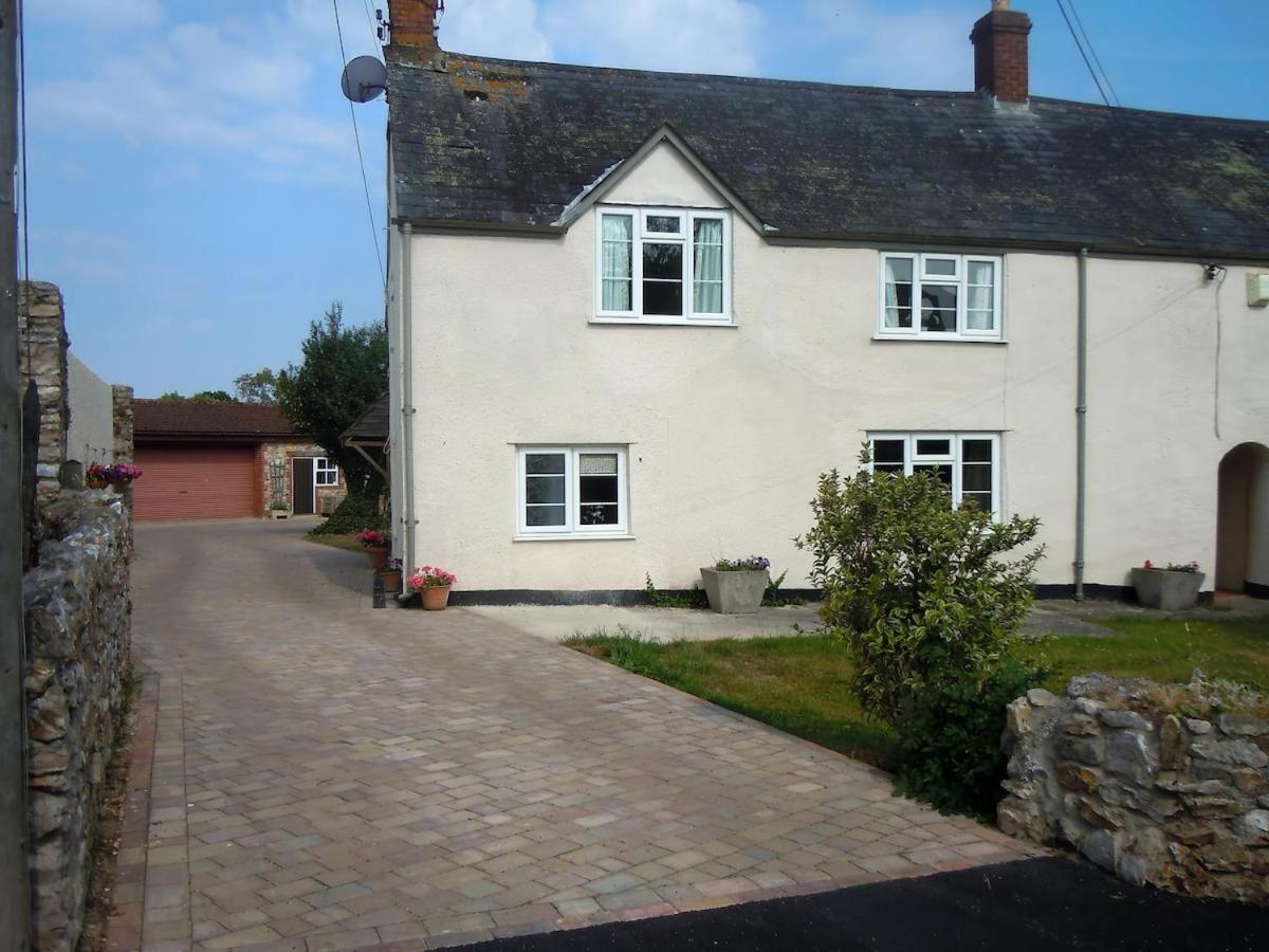 Cosy cottage with large inglenook fireplace - B&B Pitminster
