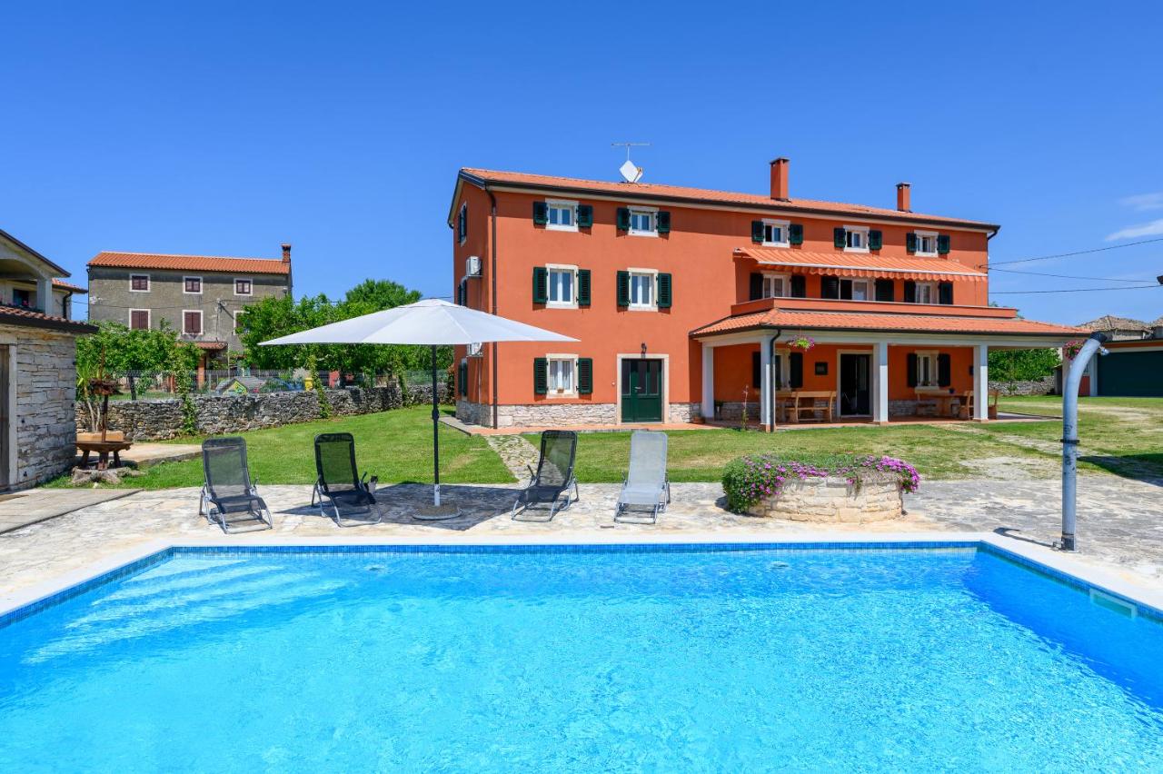 Apartments with swimming pool CASA ROSSA - B&B