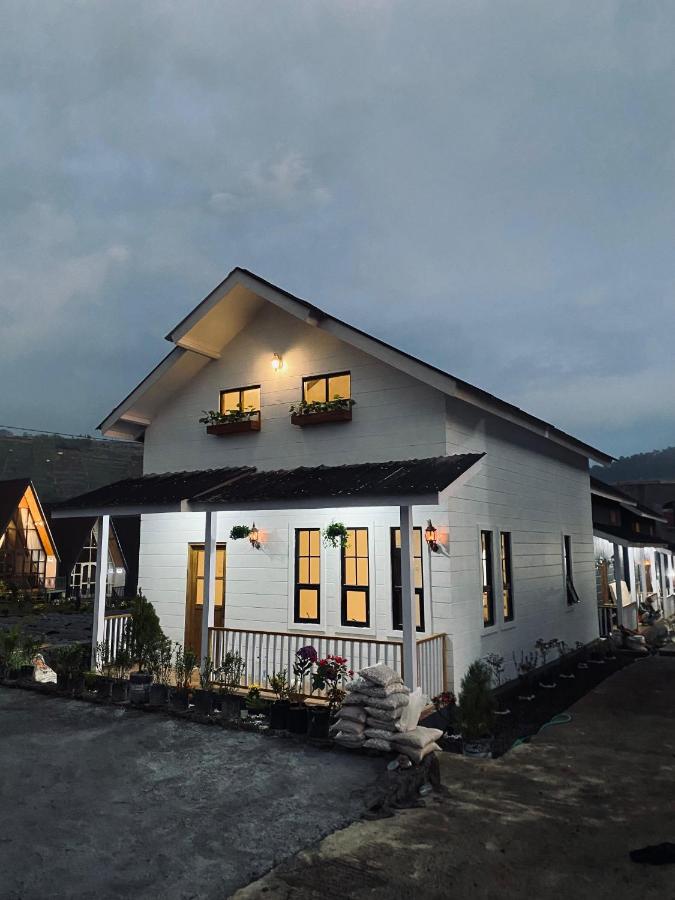 Mahkota Swiss Villa Dieng - B&B Dieng