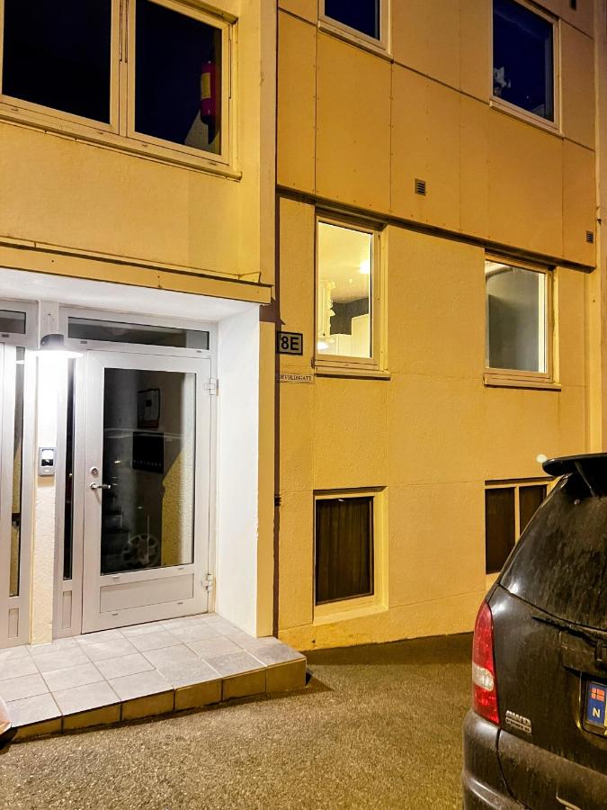 Luxury Service Apartment by Chanya - Bed and Breakfast