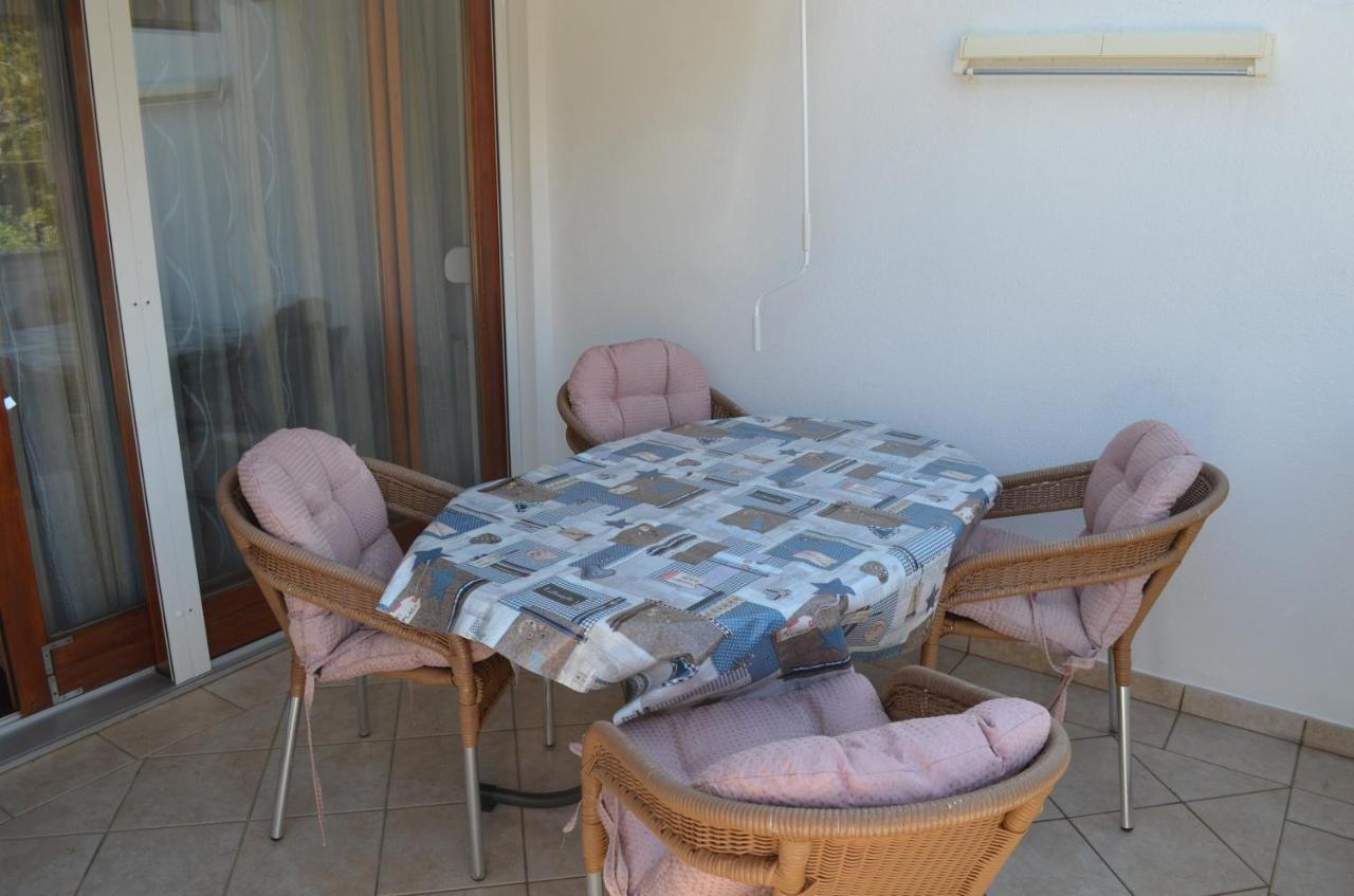 One-Bedroom Apartment with Balcony
