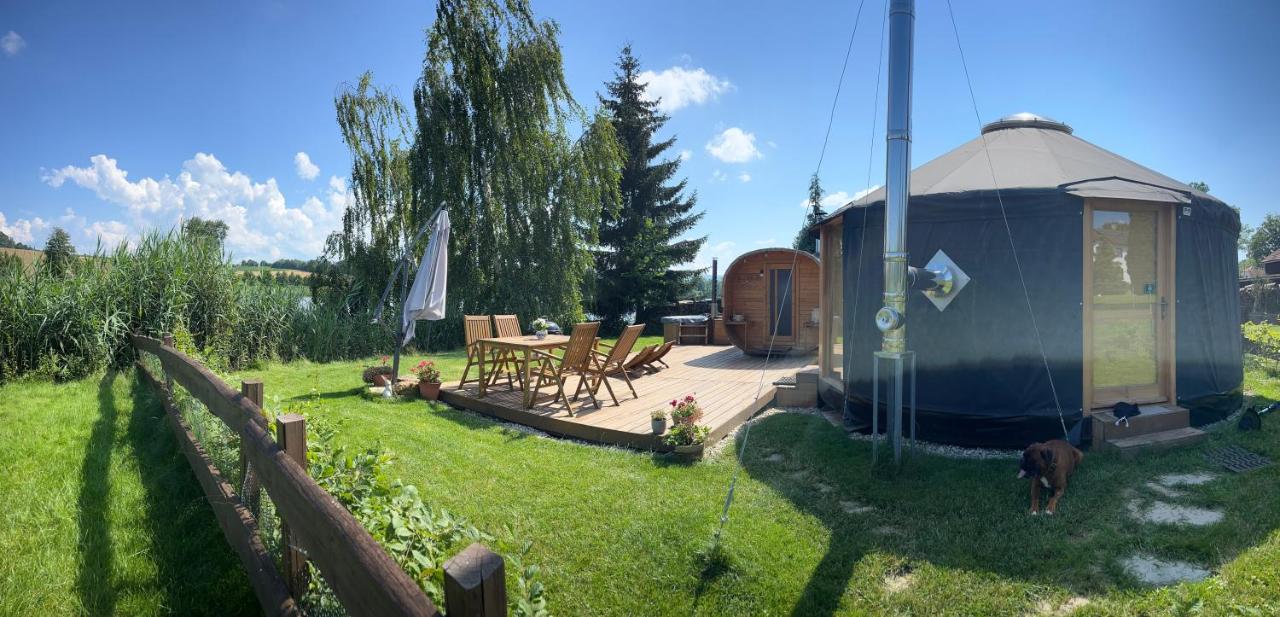 Yary Yurt - B&B Všeruby