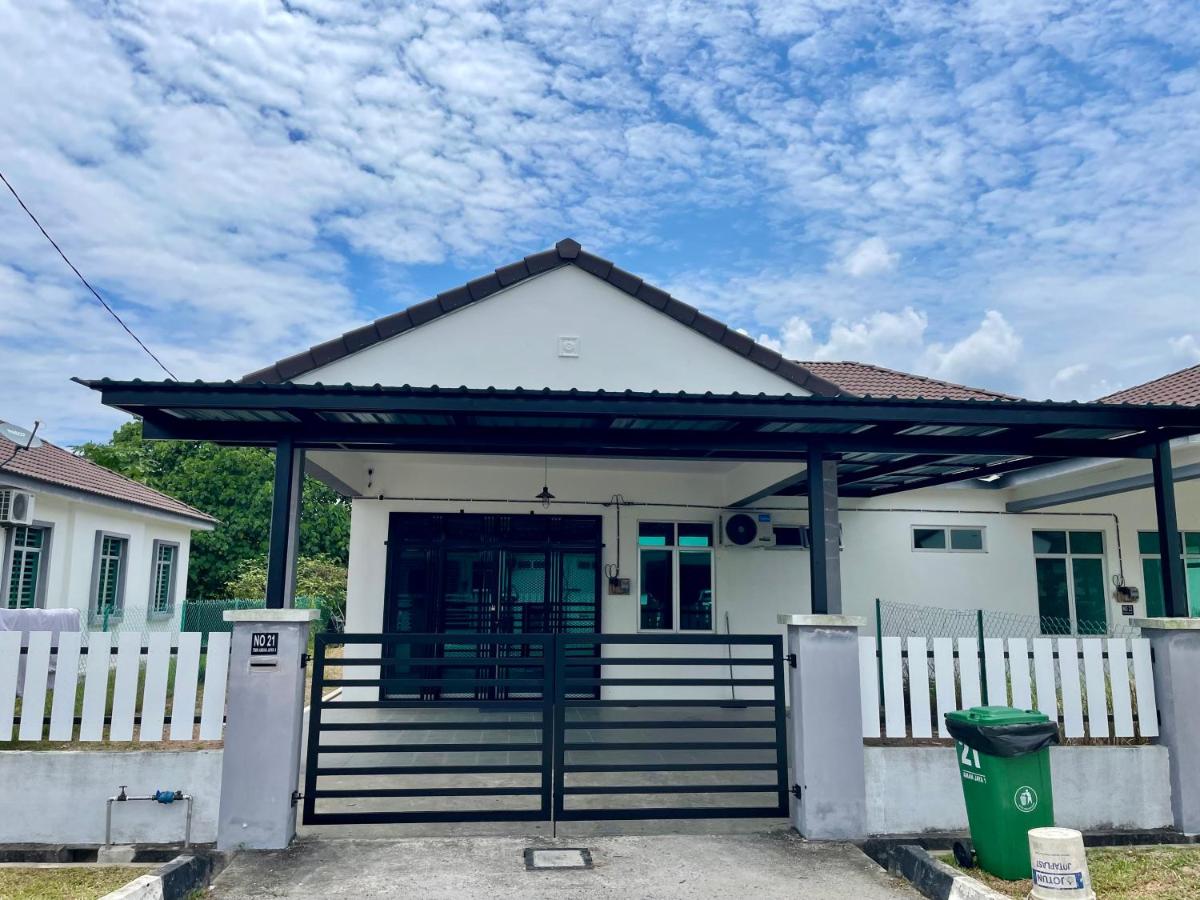 Cozy Home Aman Selesa Parit Buntar - Chambres d’hôtes Parit Buntar