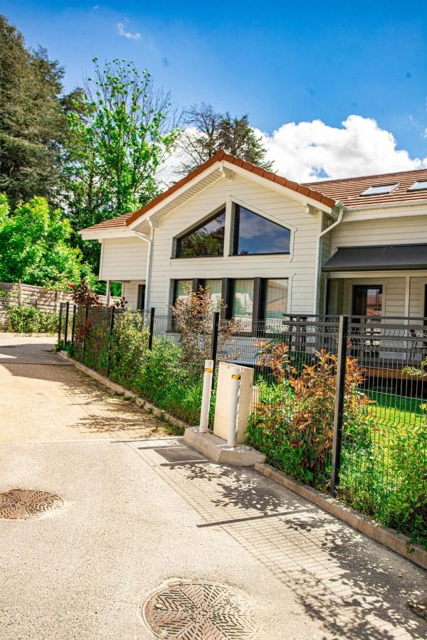Ambiance Bois & Charme Proche Lyon - B&B