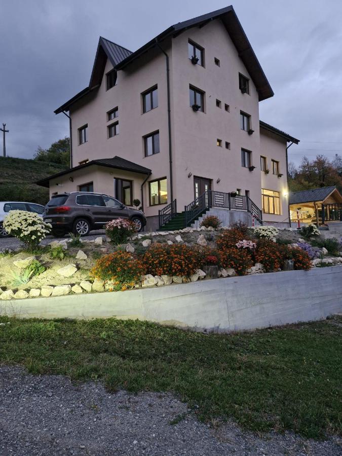 Roua Dimineții - B&B
