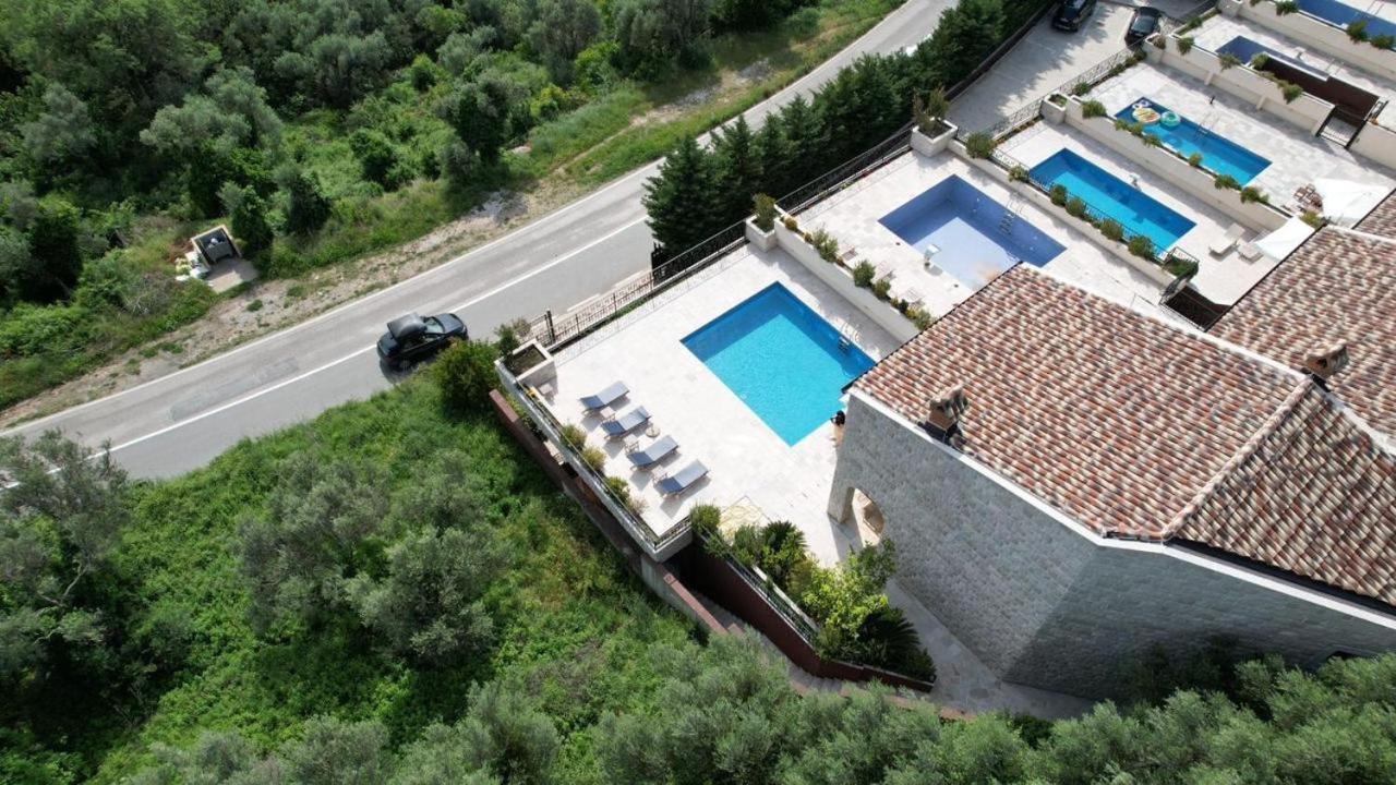 Casa Oliva Villas with private heating pools - B&B