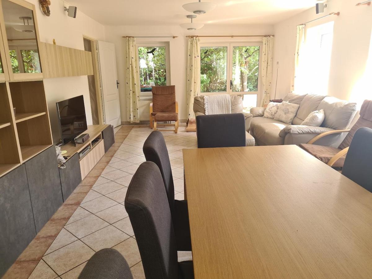 Rodinný dům v Praze s bazénem - Chambres d’hôtes Prague