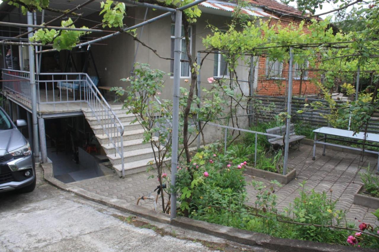 Guesthouse - Happy house in Kutaisi - B&B