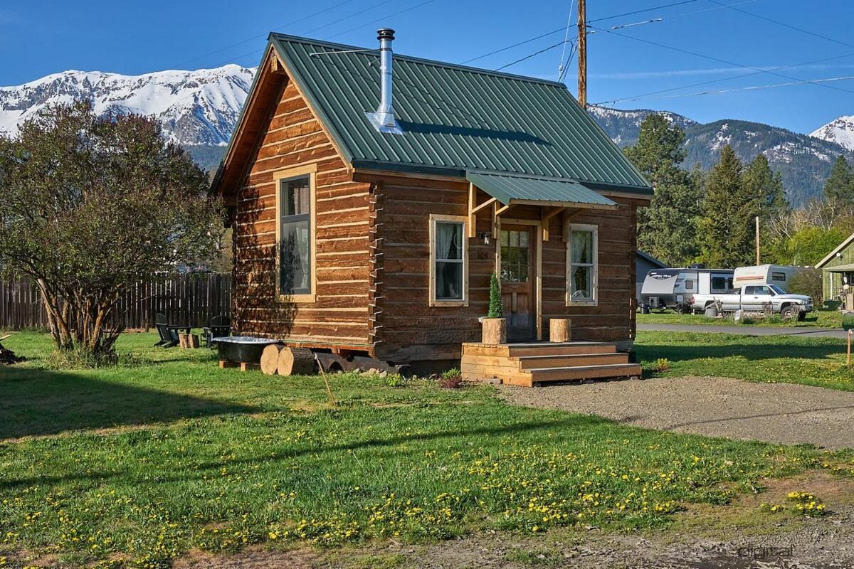 New Everything! Gorgeous Log Cabin in Downtown Joseph - B&B