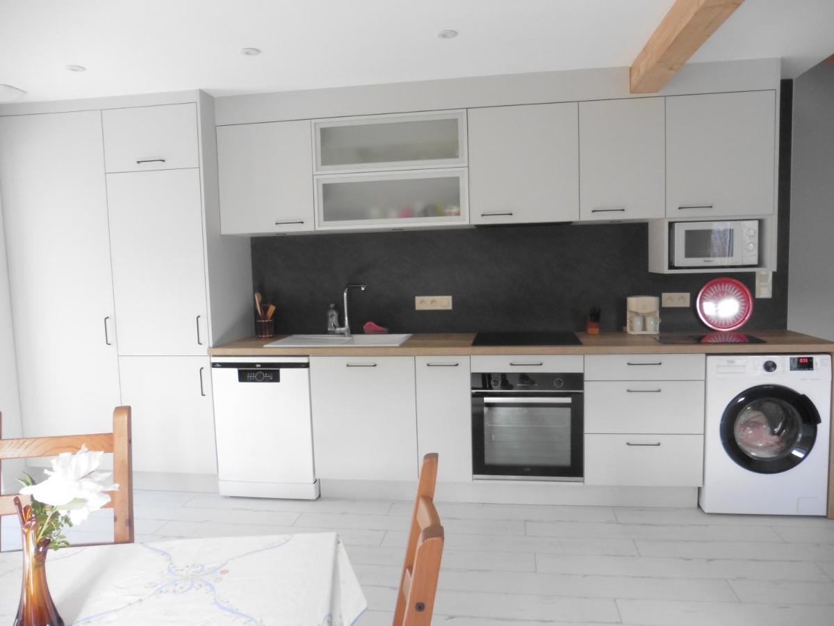 Appartement dans maison en pierre proche sortie autoroute A6 - B&B Saint-Martin-Belle-Roche