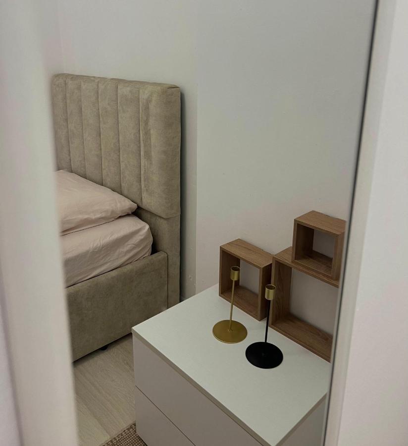 Flora Home - Ferienwohnung Durrës