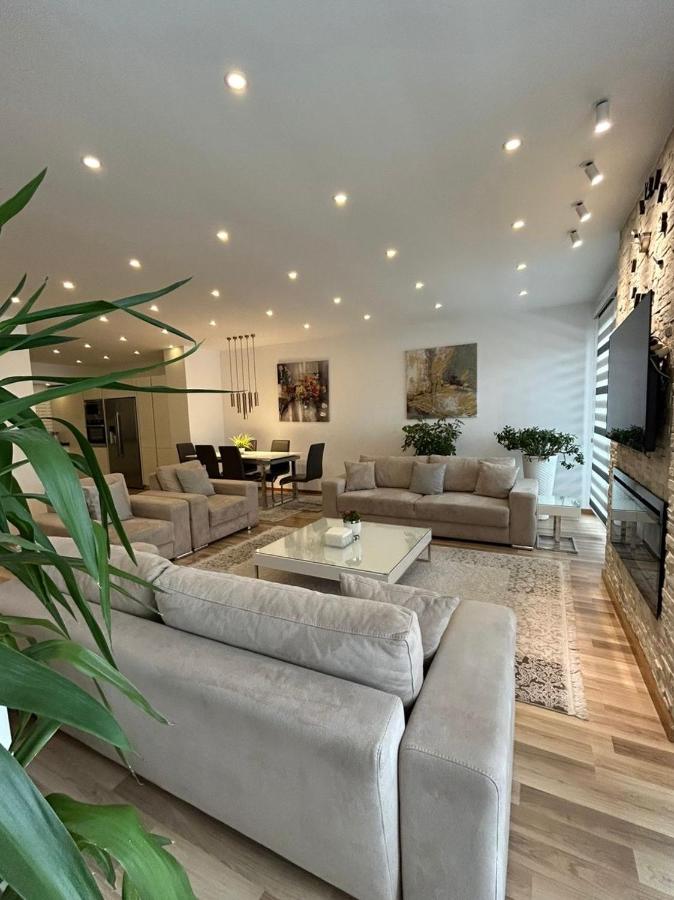 Deluxe Apartment in the Heart of Peja - B&B