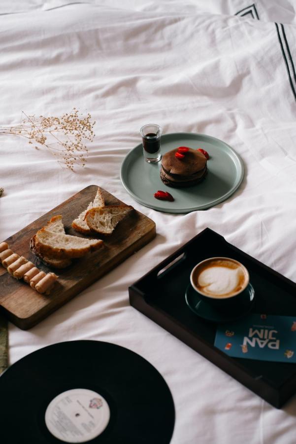 Evara Stylish and Luxury Apartments in HKV, 900SQFT Spacious - Chambres d’hôtes New Delhi