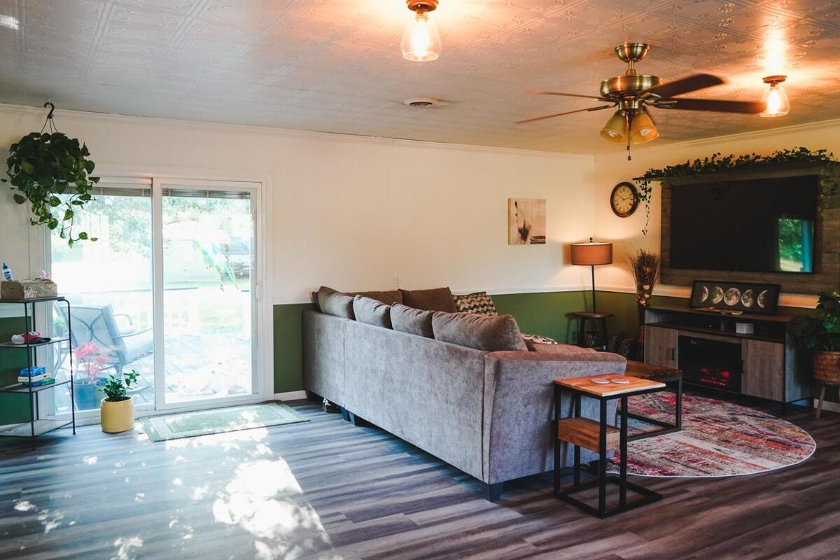Rose Ranch - Charming Country Home - B&B Iola
