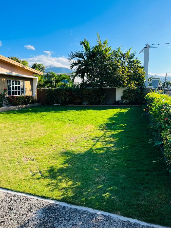 Kingston Vacation Home Two Bedroom - Bed and Breakfast