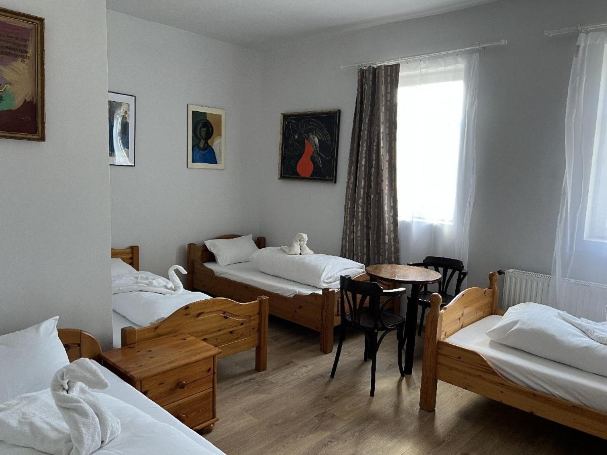 Bömbi Vendégház a vár mellett - B&B