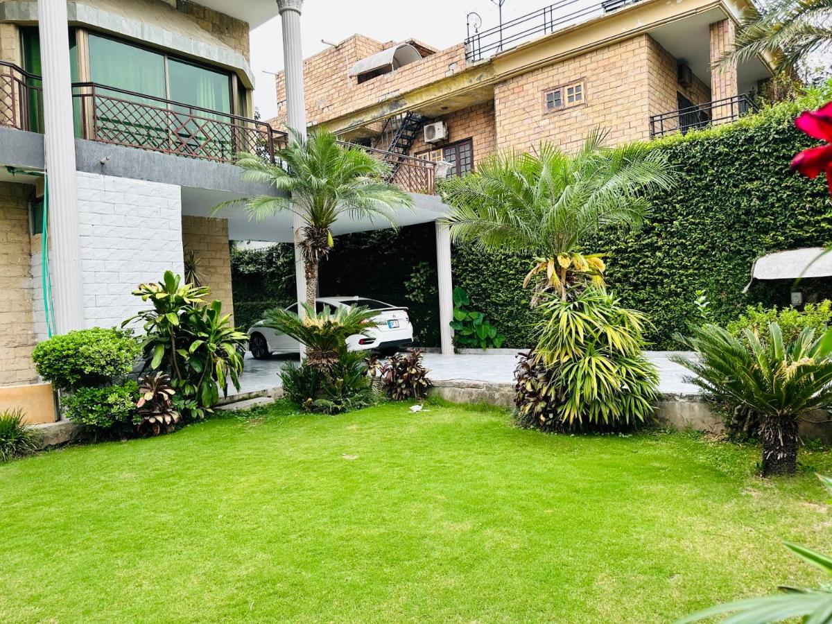 Iconic Lodge - B&B Islamabad