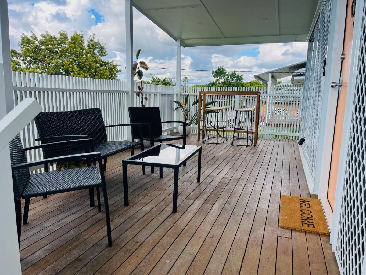 Peaceful Cottage-Style Home - Walk to Boondall Station - 12 Mins to Airport! - B&B
