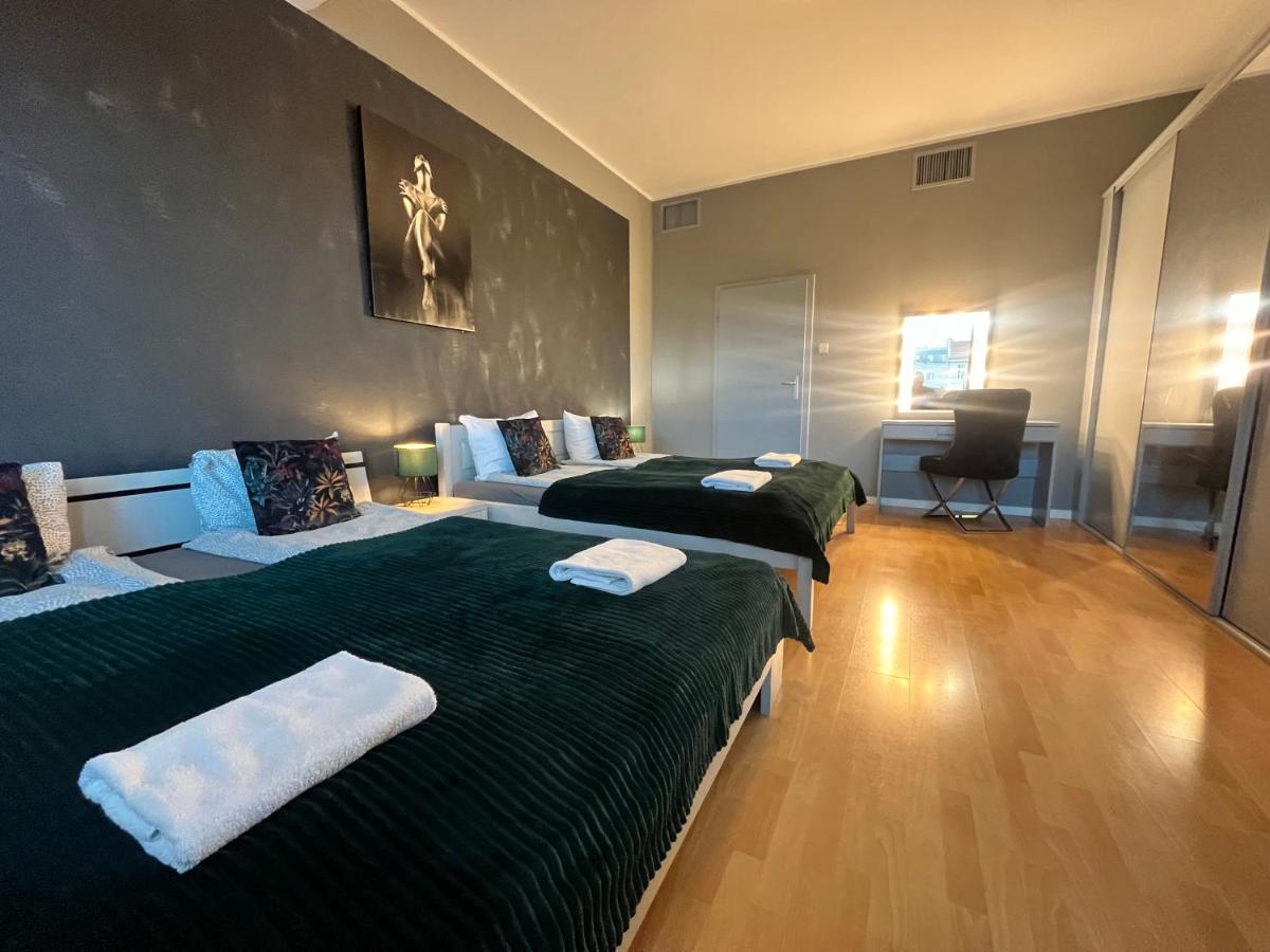 One-Bedroom Apartment with View