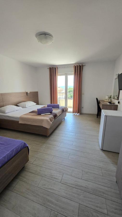Deluxe Room (2 Adults + 1 Child)
