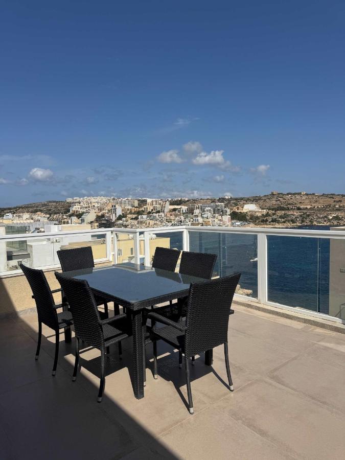 Bright 3BR Penthouse with Amazing Views - by HostMT - B&B San Pawl il-Bahar