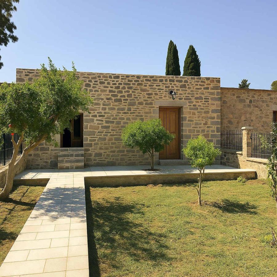 Sarantis' Traditional House in Olympi - B&B