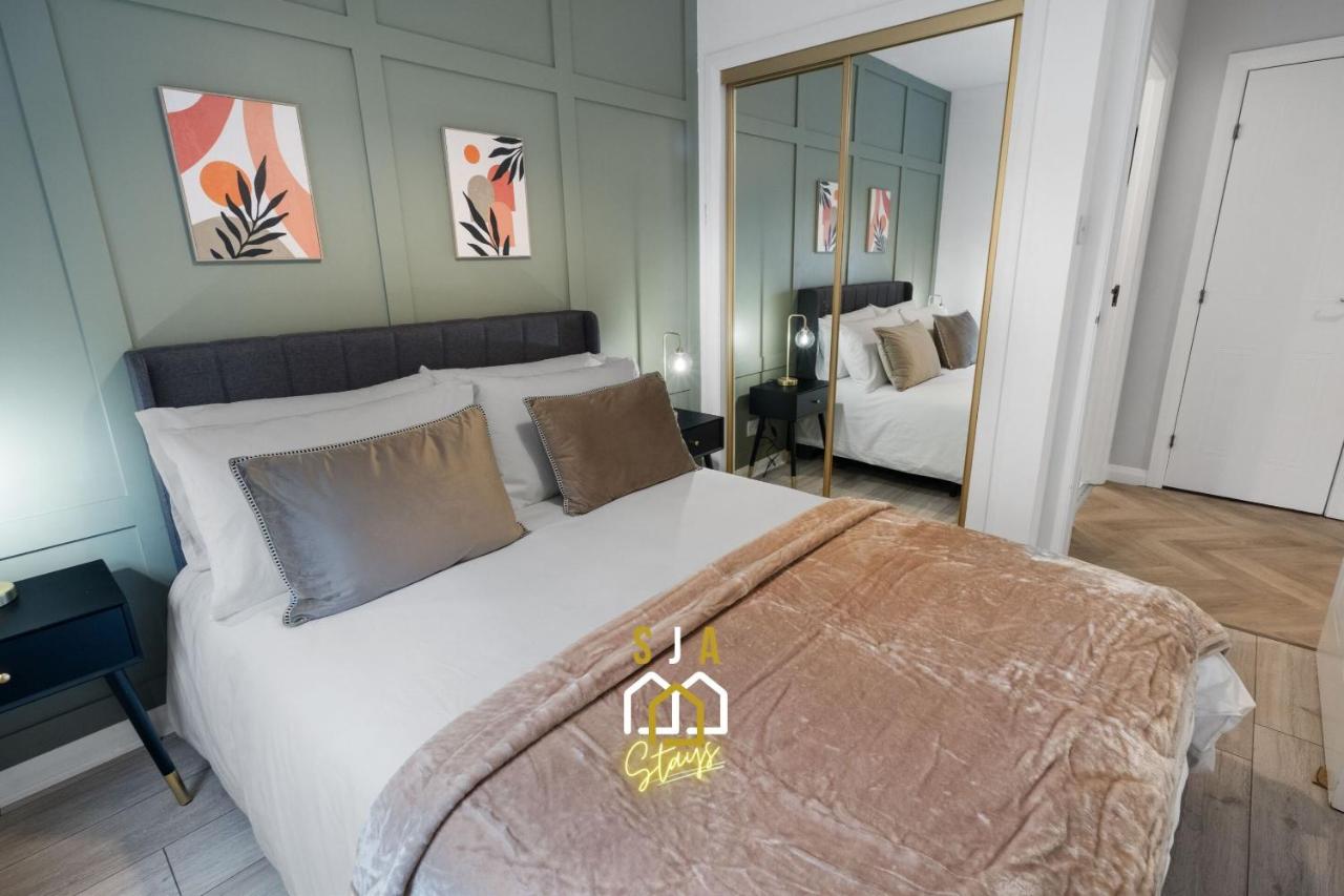 Strawberrybank Stay - SJA Stays - Modern 2 Bed Apartment - Bed and Breakfast Aberdeen