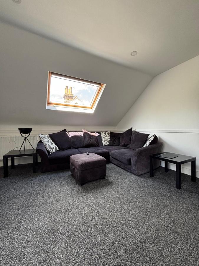 Pristine 2 bedroom apartment with off street parking - Bed and Breakfast