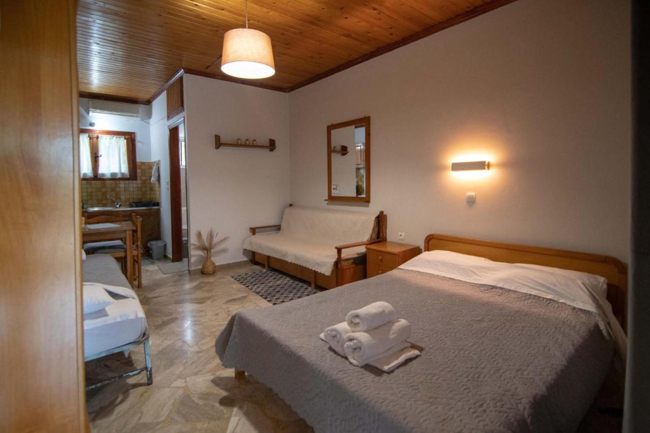 Aristofanis 1 - B&B Tolón