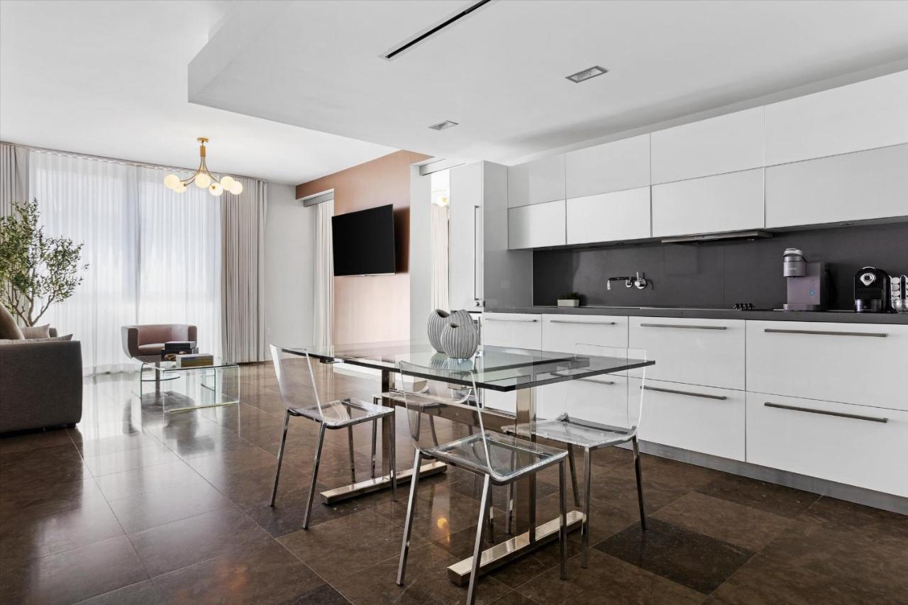 Deluxe One-Bedroom Apartment