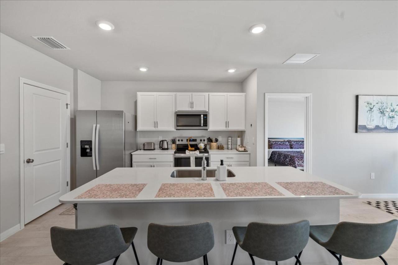 Cape Coral Getaway, Modern Comfort and Location - Bed and Breakfast Cape Coral