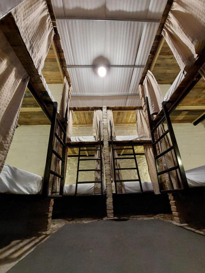 Posto Letto in Dormitorio Misto con 8 Letti