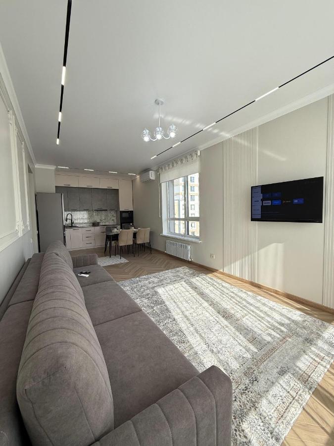 Просторная трехкомнатная квартира с панорамным видом на горы - B&B Almaty