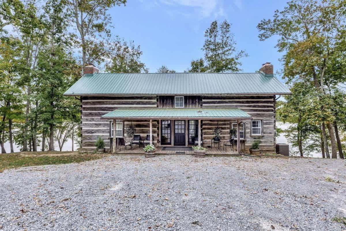 Hickory Haven - Stunning Lake Views - Private Dock - B&B