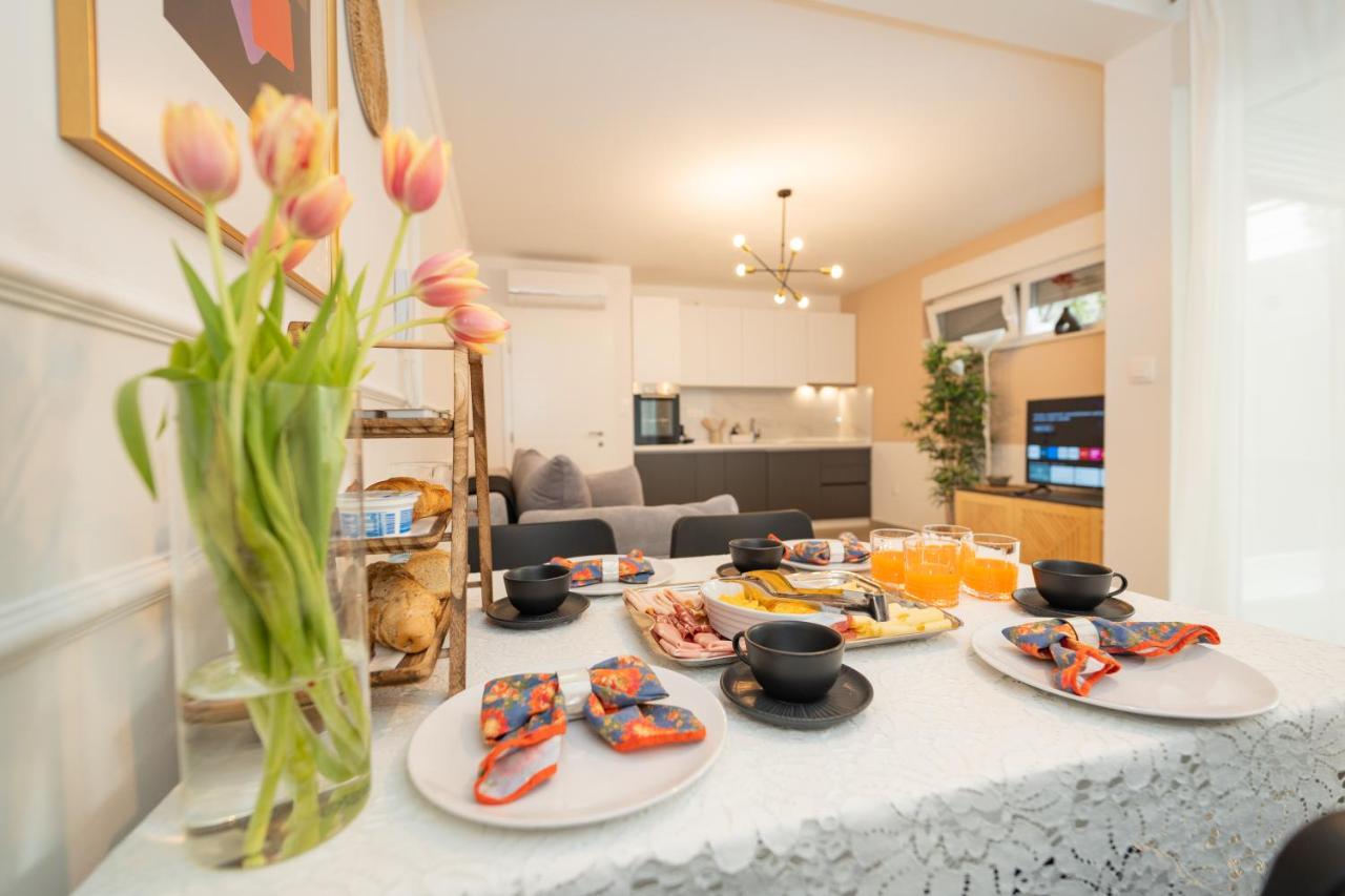 Pool and Breakfast Apartments Villa Maro - B&B