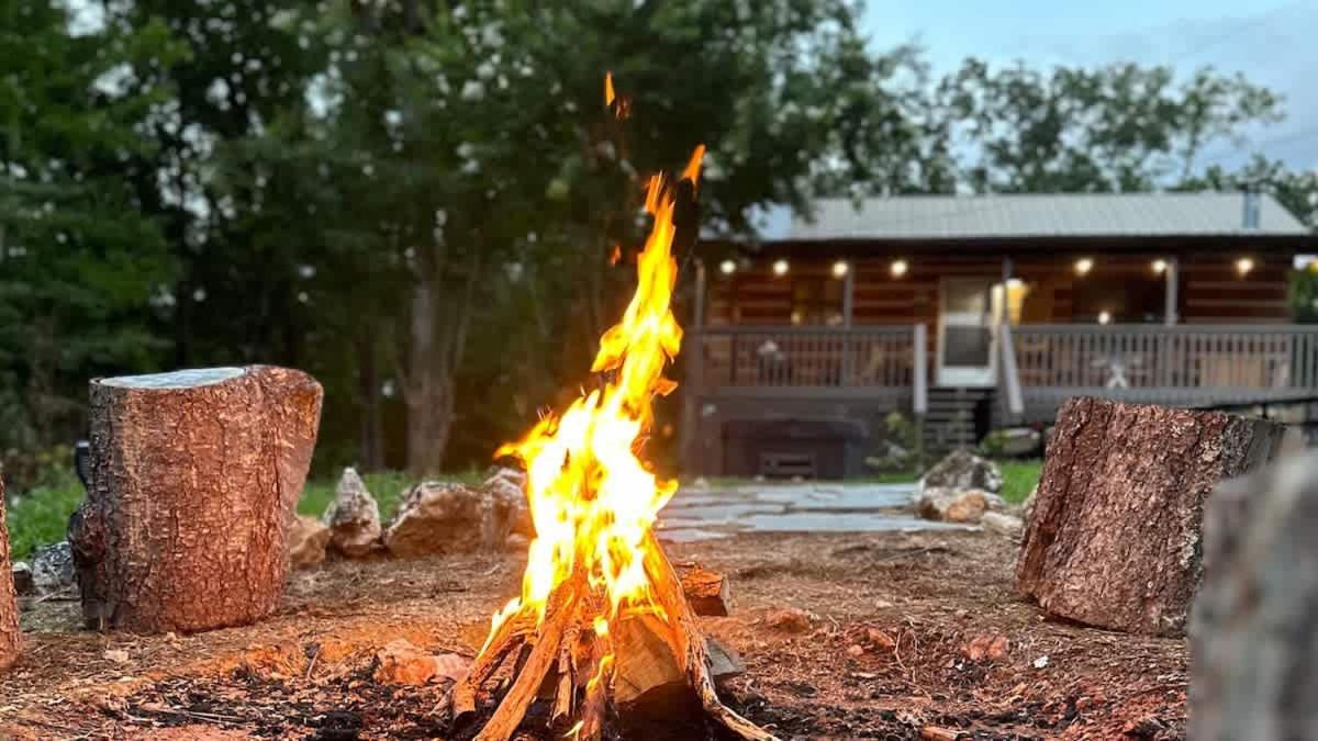 Secluded - Renovated Cabin - Enjoy Peace & Quiet - B&B