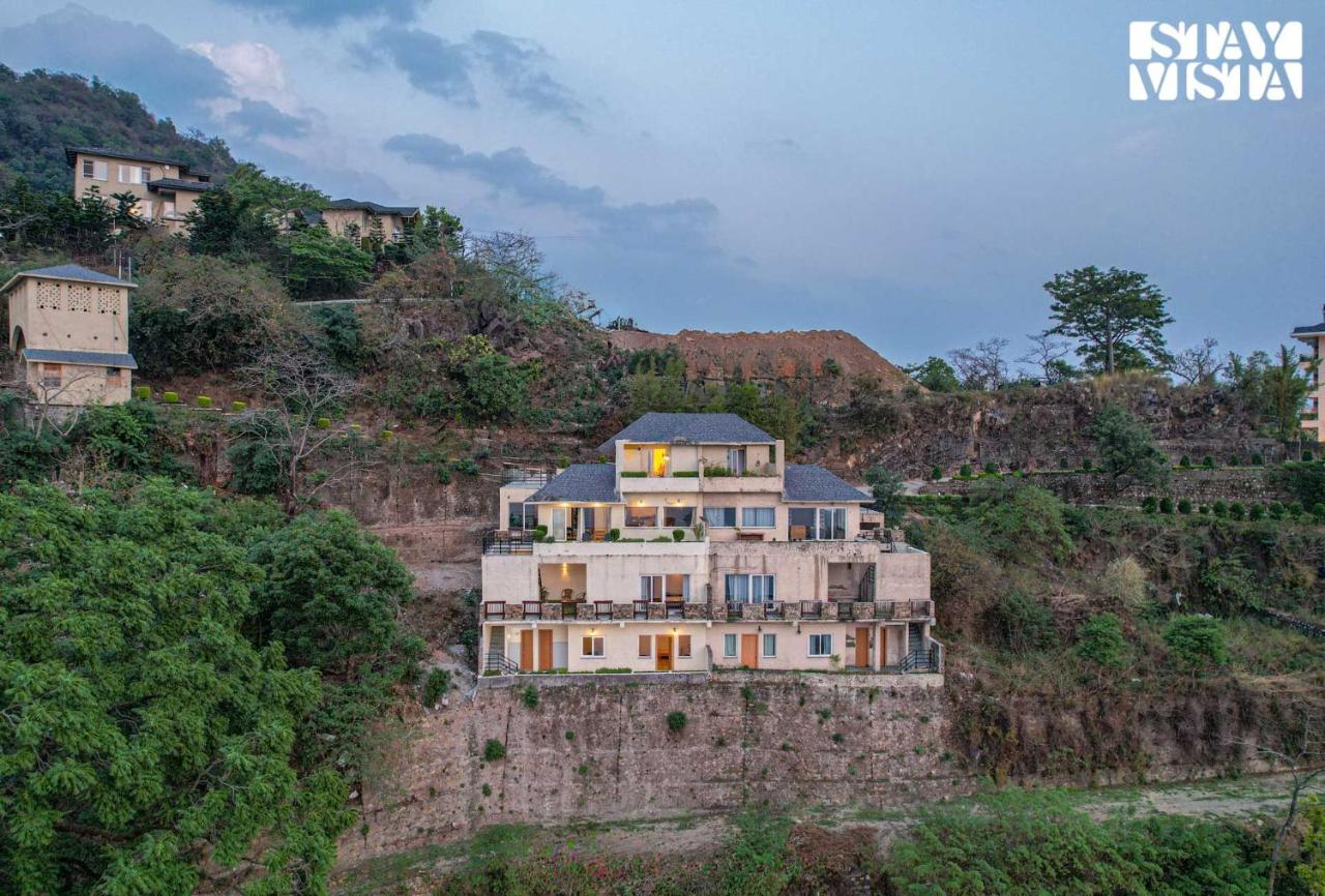 StayVista at Echoes of Ease with Bonfire & WiFi - B&B Rishikesh