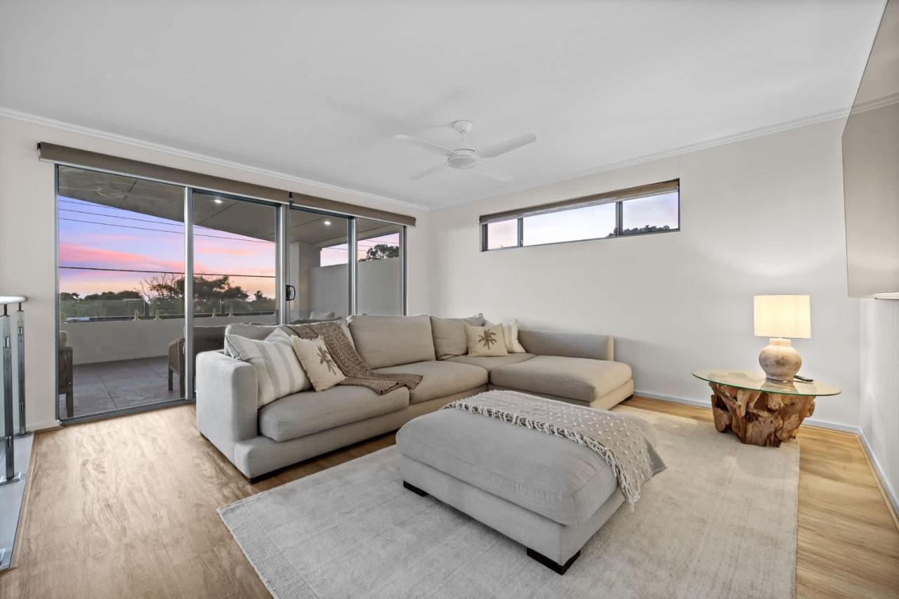 Silver Sands Sanctuary - 6BR Beachside Luxury - B&B Mandurah
