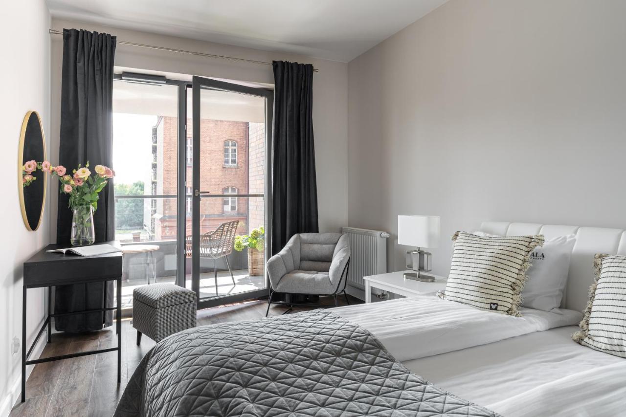 One-Bedroom Apartment with Balcony