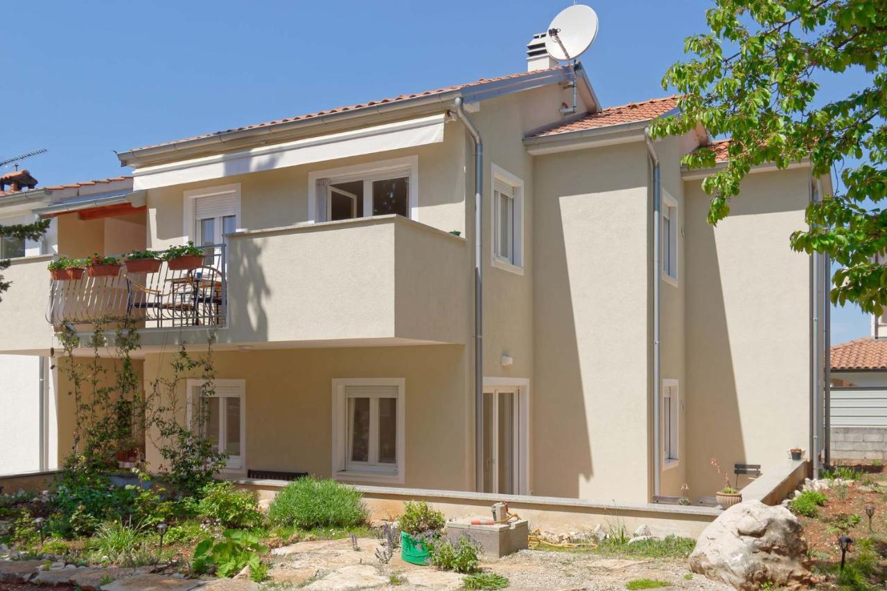 Apartment Sara by Rent Istria - B&B Kukci