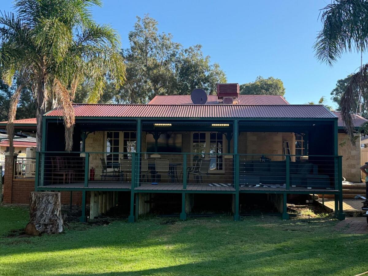 Waters Edge Retreat - B&B