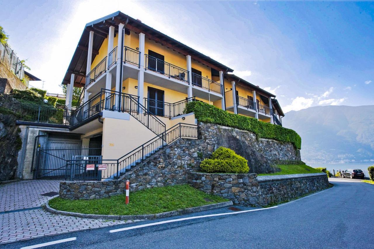 One-Bedroom Apartment with Lake View