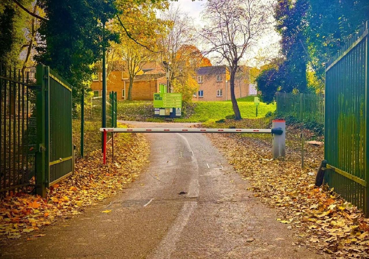 Norfolk Park Haven, Cosy House, WIFI, Parking, Family, Sleeps12 - B&B