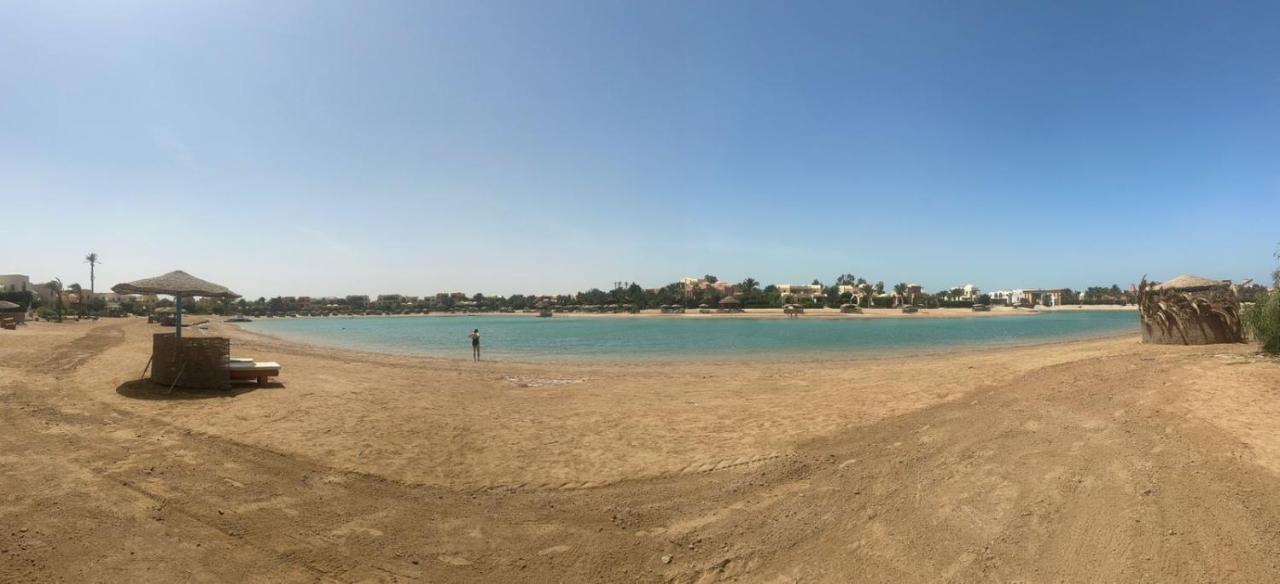 chalet in nubian villas , behind Rihanna hotel - B&B Hurghada