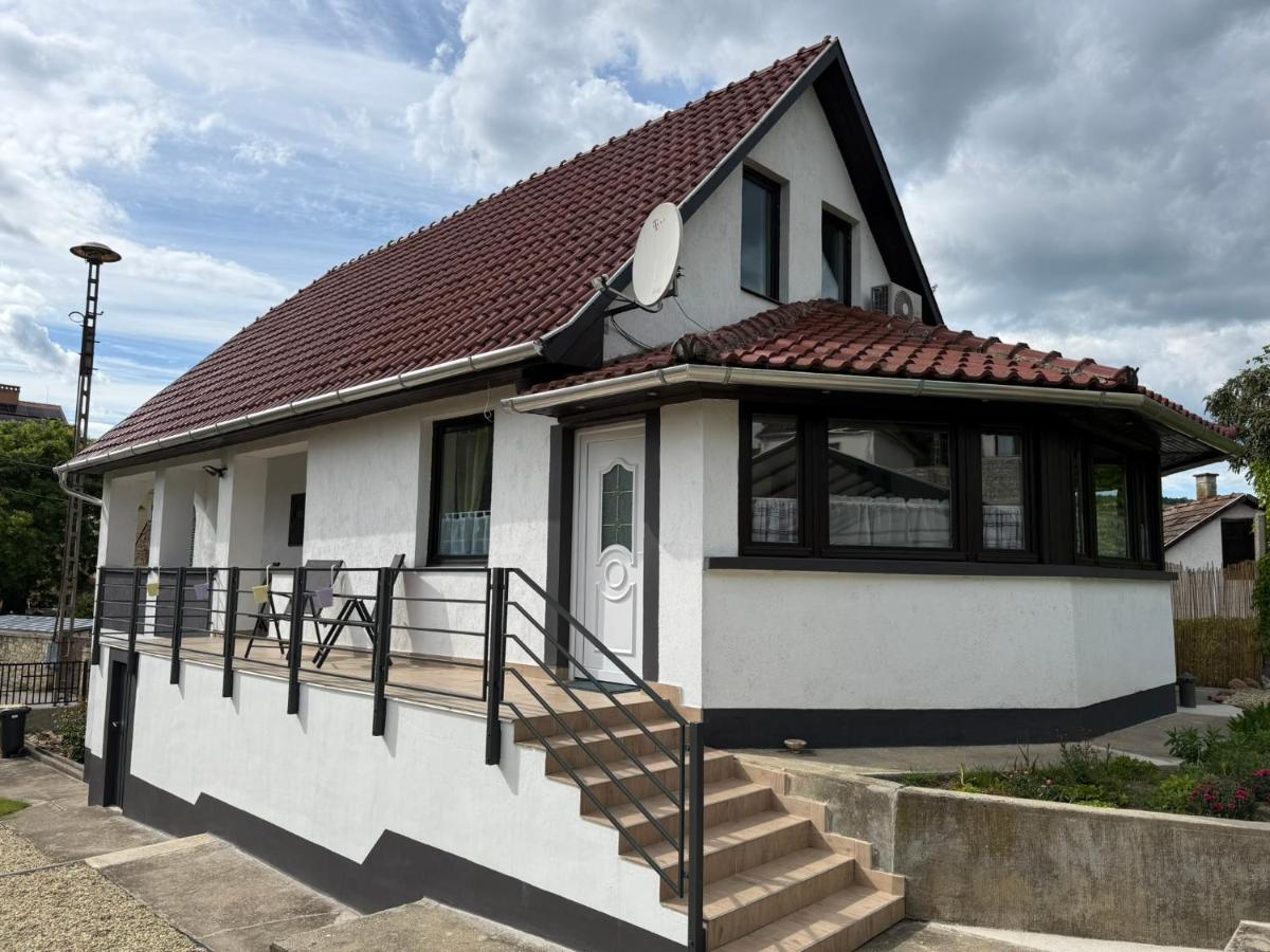 Kamilla Vendégház - B&B