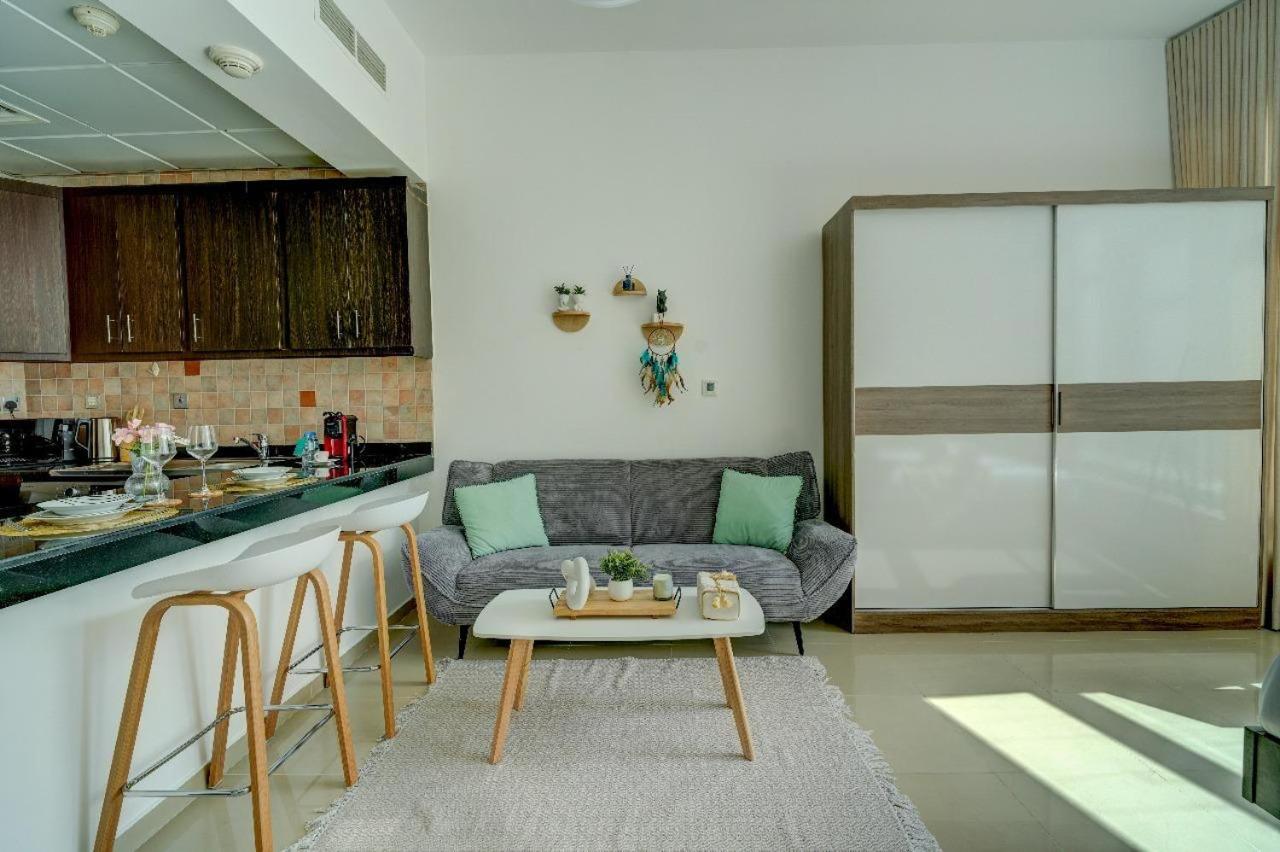 Modern & Cozy Studio, Prime Location ,Pool & Gym Access By Ayla - B&B