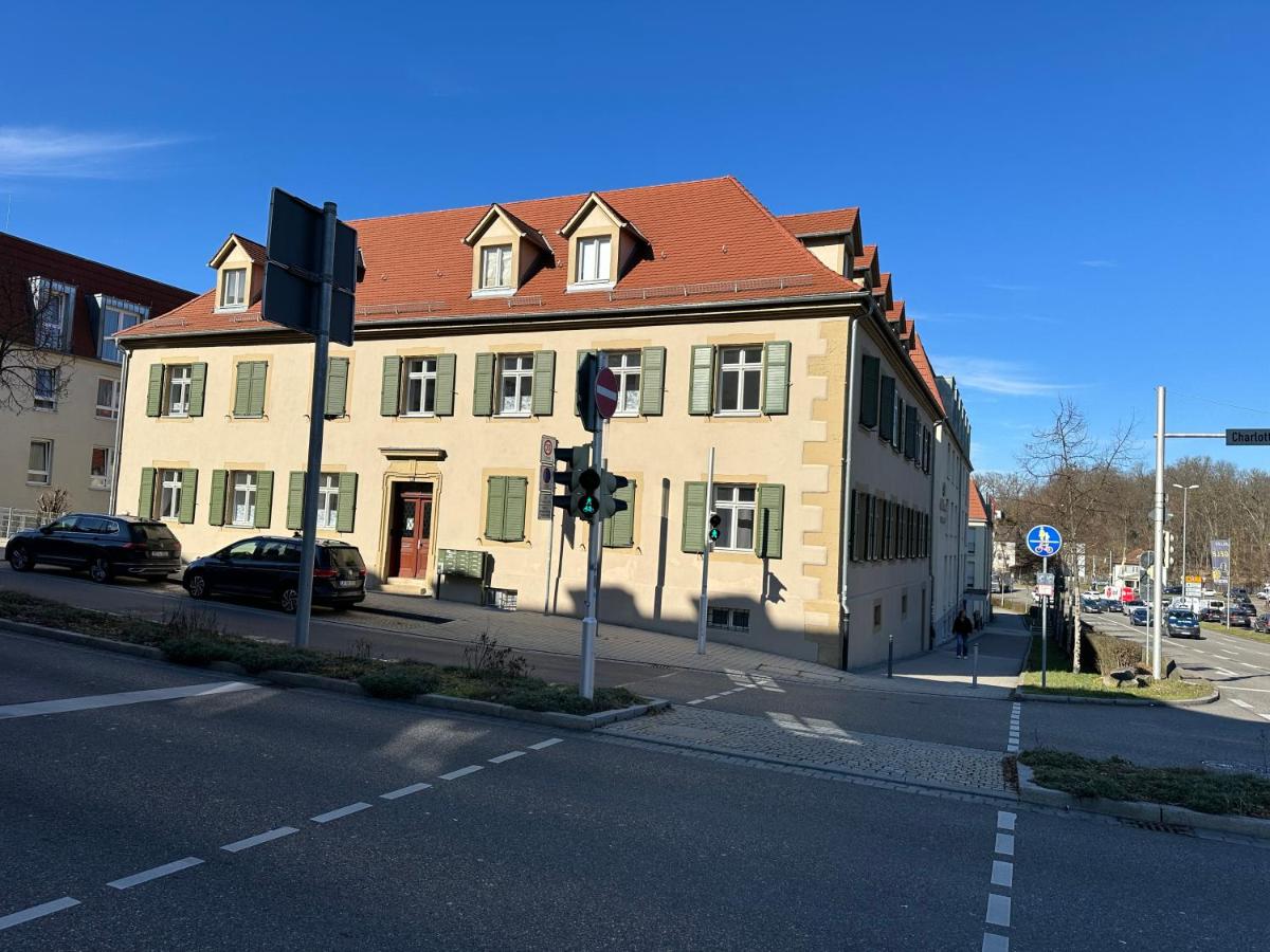 bella casa - Family&Business, 100m zum Konzerteingang Schloß, Parkplatz, SmartTV, Netflix, Waschmaschine, 24h Checkin, 30qm, AP1 - Ferienwohnung Ludwigsburg