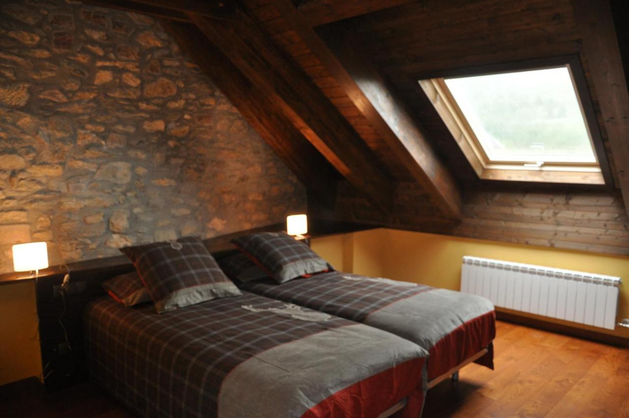 Standard Twin Room with Mountain View